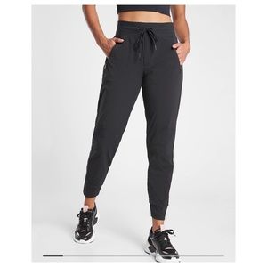 ATHLETA Trekkie North Jogger Black NWT size 16